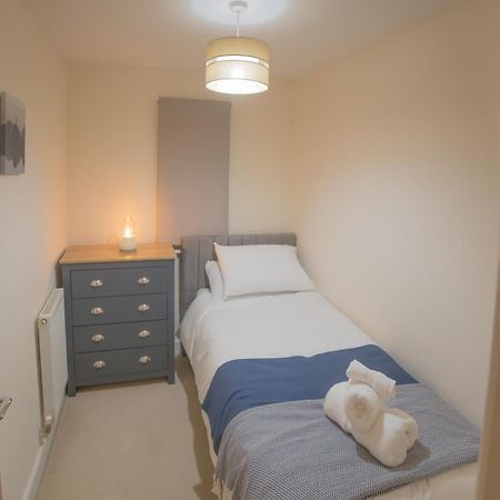 Merstham Sleeps9 Parking&Garage 17 Mins To Gatwick, 30 To London 빌라 외부 사진