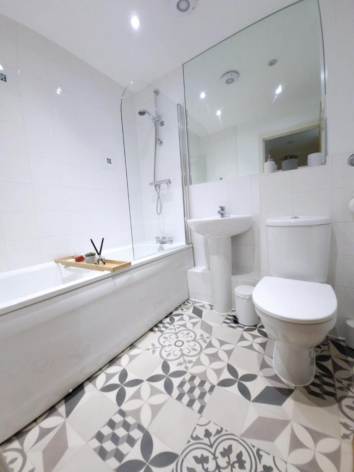 Merstham Sleeps9 Parking&Garage 17 Mins To Gatwick, 30 To London 빌라 외부 사진